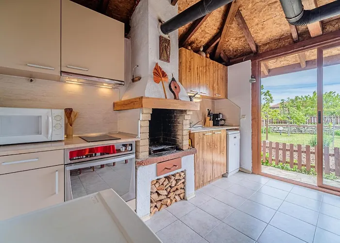 Holiday home къщата с кладенеца - с. кантарджиево *